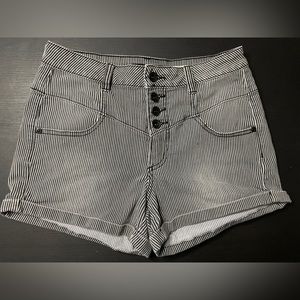 Pinstriped Highwaisted shorts
